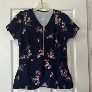 Jaanuu medium tulip scrub top with zipper on front and side zipper barely worn
